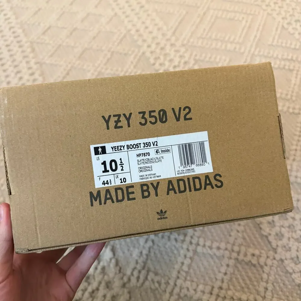 NWT Yeezy Boost 350 V2 Sneakers